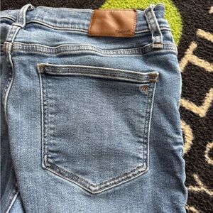 Madewell - 9" Mid-Rise Skinny Crop Jeans: Button-Front TENCEL™ Denim Edition